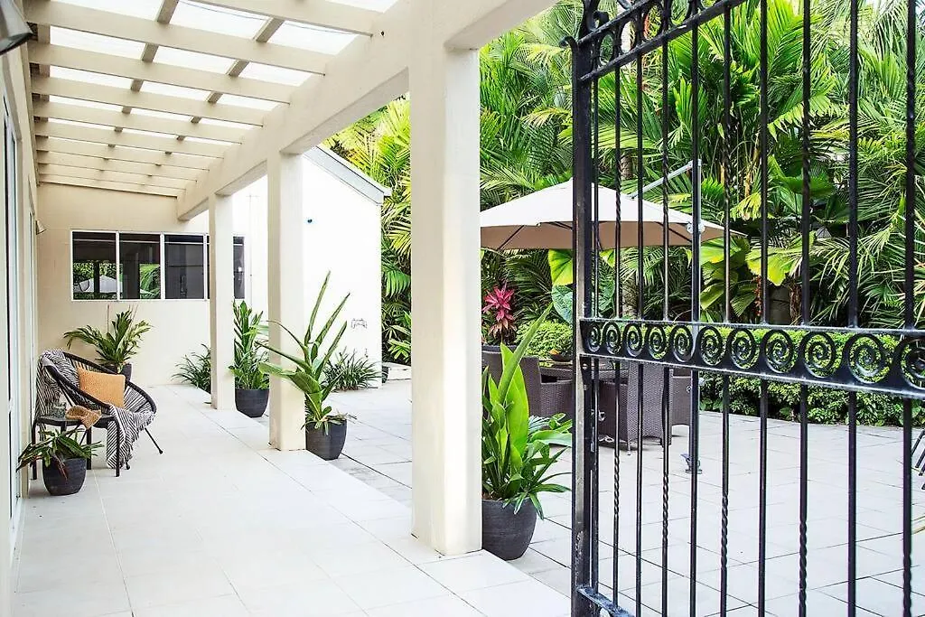 Indirah On The Beach - A Spacious Beachfront Home Port Douglas