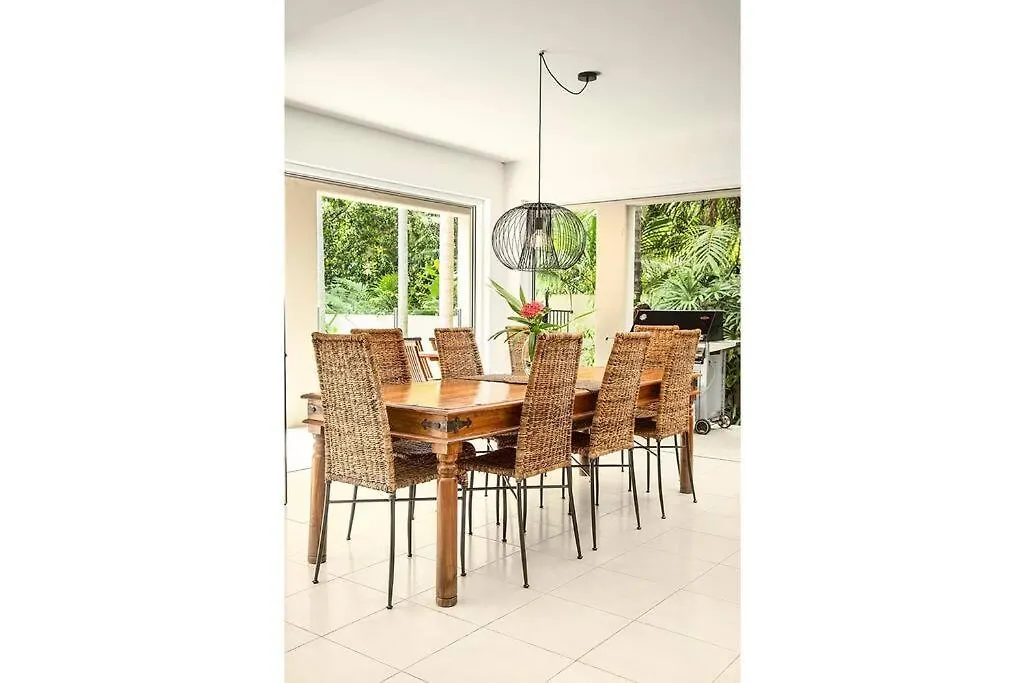 Holiday home Indirah On The Beach - A Spacious Beachfront Home Port Douglas