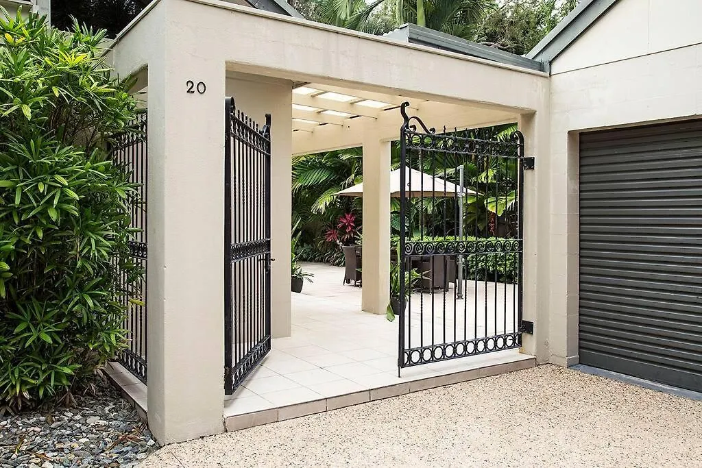 Indirah On The Beach - A Spacious Beachfront Home Port Douglas
