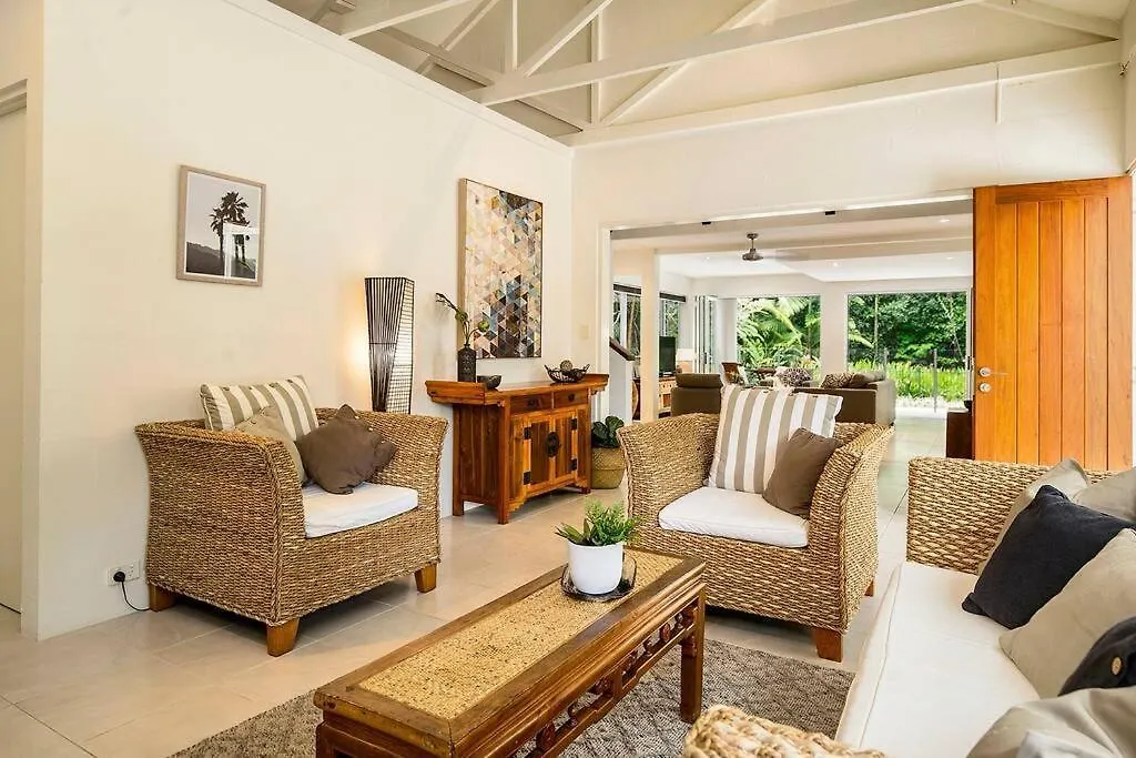 Indirah On The Beach - A Spacious Beachfront Home Port Douglas Australia